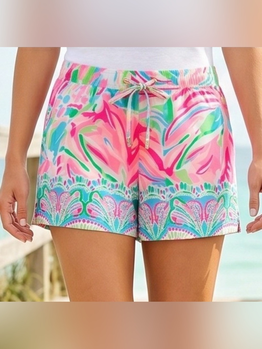 Lilly Pulitzer Katia Shorts - Croc My World
Engineered. Size S